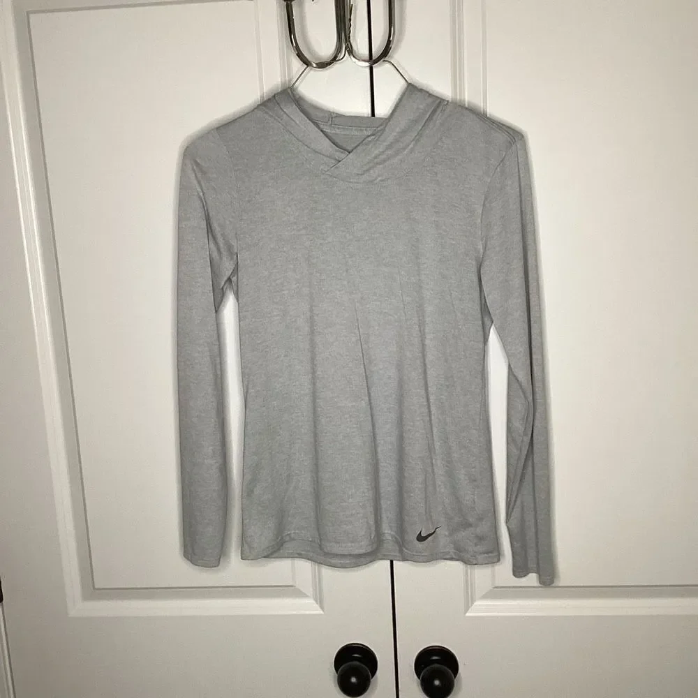 EUC Ladies Nike‎ Drifit Long Sleeved Hoodie